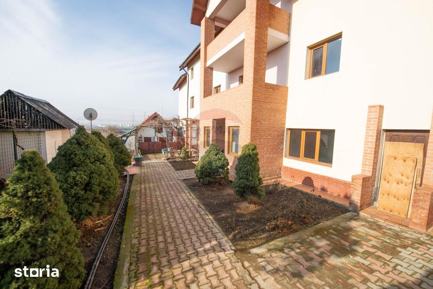 Casă cu 8 camere cu Teren 1395 Mp în Glina
