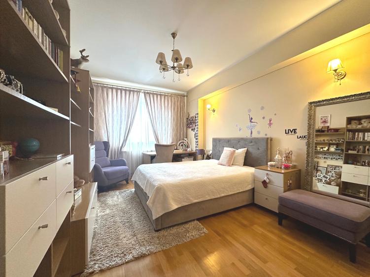 Apartament cu 4 camere decomandat în Floreasca