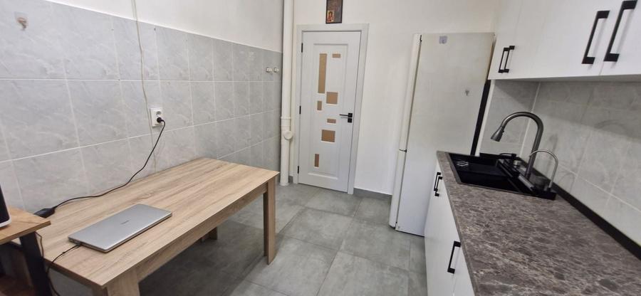 Apartament cu 3 camere decomandat, mobilat în Rahova