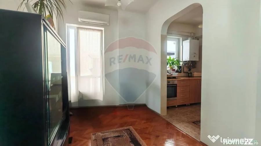Apartament cu 4 camere semidecomandat în Domenii