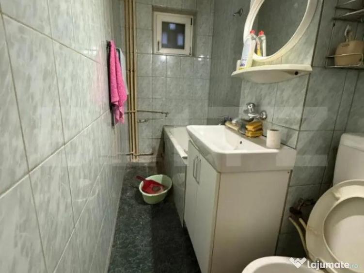 Apartament cu 3 camere semidecomandat în Dacia