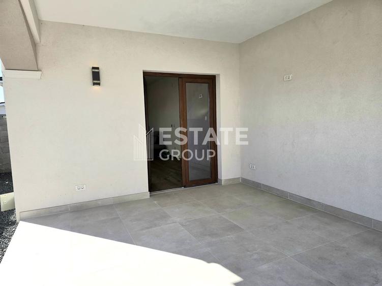Casă cu 5 camere cu Teren 300 Mp în Dumbrăvița