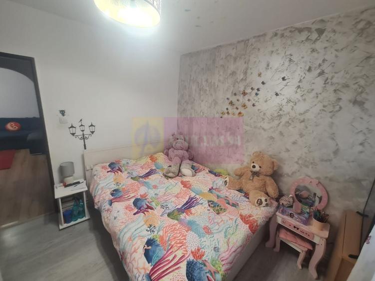 Apartament cu 3 camere semidecomandat în Cuza