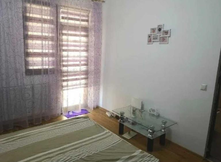 Apartament cu 2 camere decomandat în Baza 3
