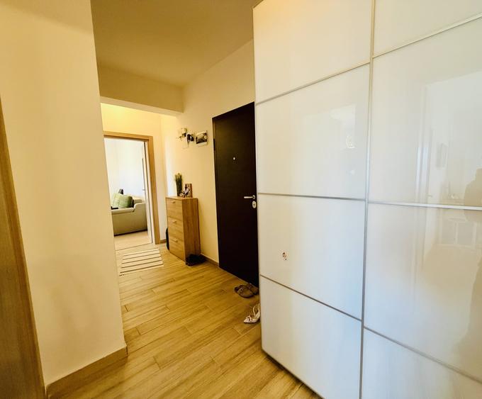 Apartament cu 3 camere decomandat, mobilat în Drumul Taberei