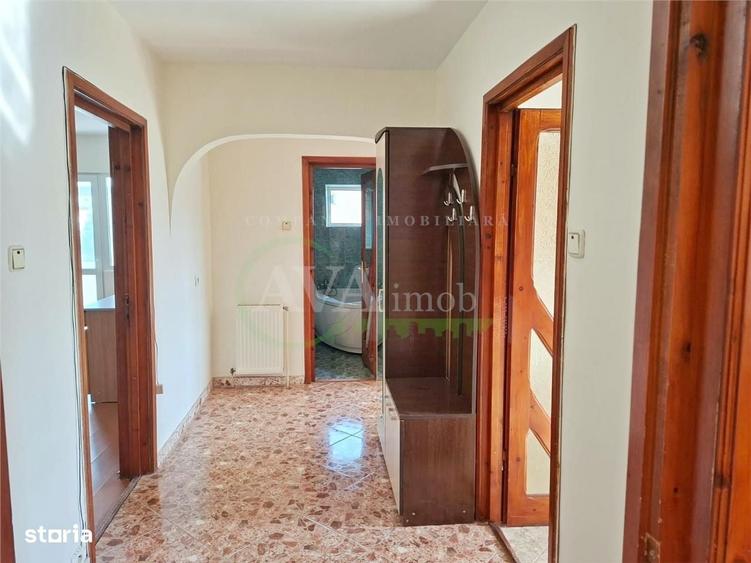 Apartament cu 3 camere decomandat în Narcisa