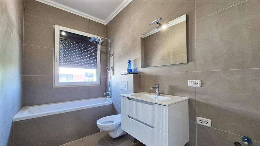Apartament cu 2 camere nedecomandat în Buziașului