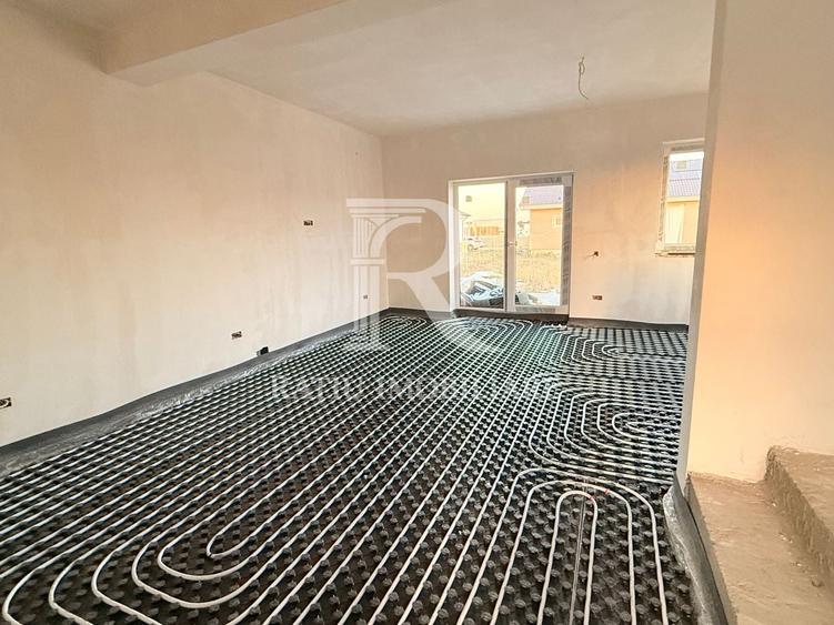 Casă individuală cu 4 camere cu Canalizare în Sântandrei