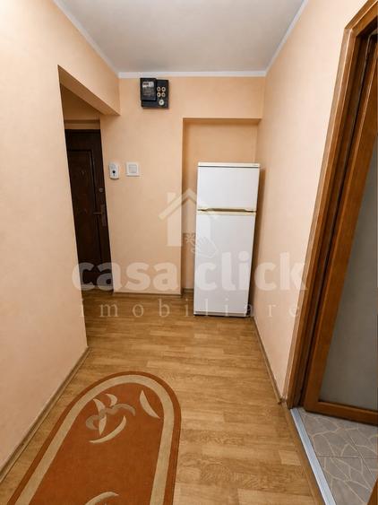 Garsonieră decomandată în