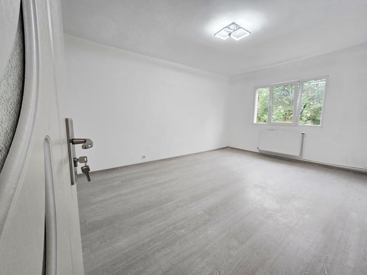 Apartament cu 2 camere decomandat în Nicolina