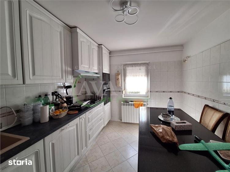 Apartament cu 4 camere decomandat în Dămienești