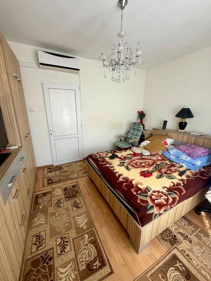 Casă individuală cu 4 camere cu Garaj în Cetate