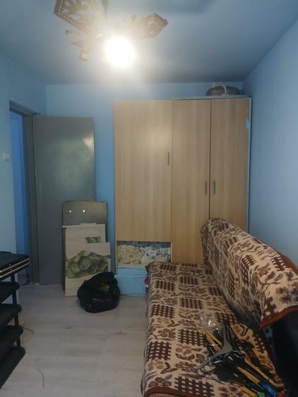Apartament cu 3 camere semidecomandat în Vest