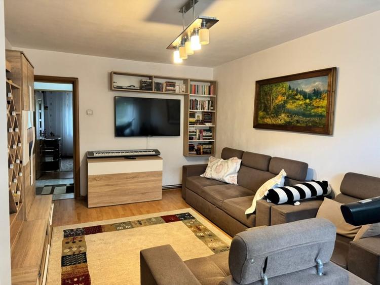 Apartament cu 2 camere decomandat în Hotvon