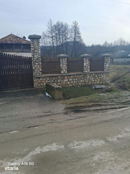 Casă cu 3 camere cu Teren 3000 Mp în Mihăești