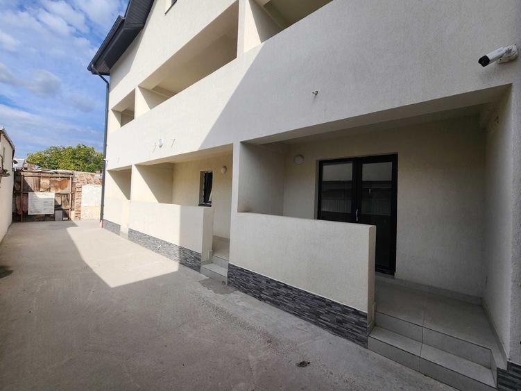 Casă cu 4 camere cu Teren 440 Mp în Apărătorii Patriei