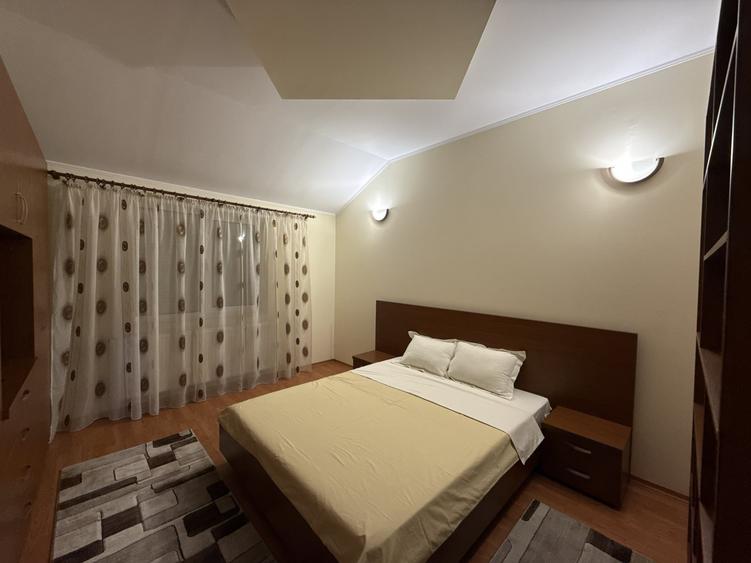 Casă individuală cu 7 camere cu Canalizare în Voluntari