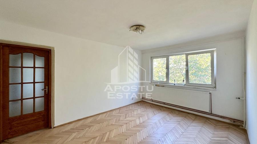 Apartament cu 3 camere semidecomandat în Circumvalațiunii