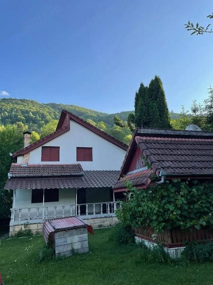 Casă cu Teren 1670 Mp în Florești