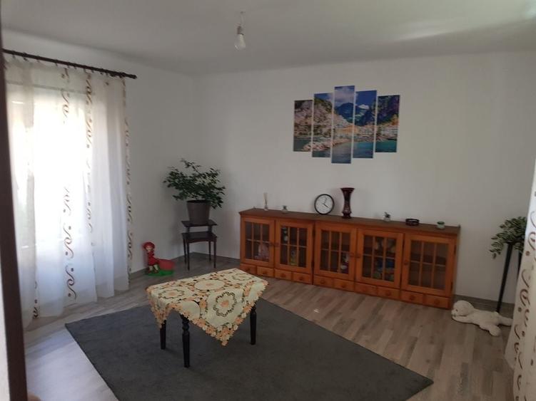 Casă cu 4 camere în Petrilaca