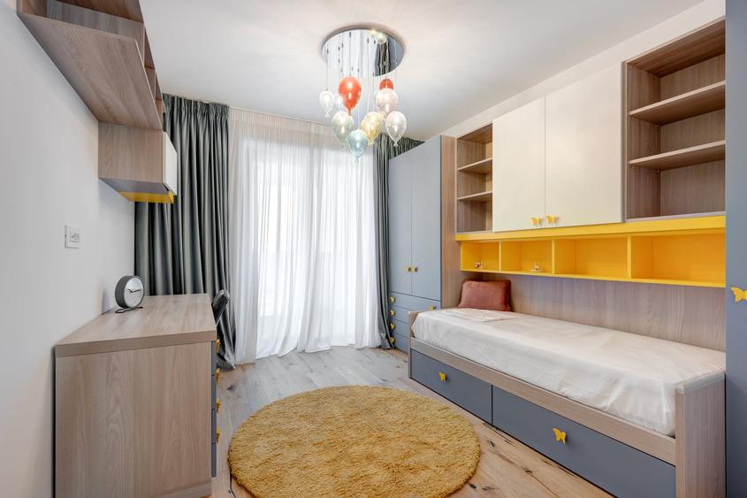 Apartament cu 3 camere semidecomandat în Aviației