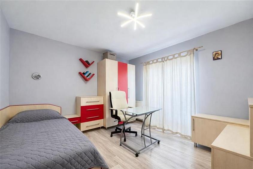 Apartament cu 2 camere decomandat, mobilat în Semicentral