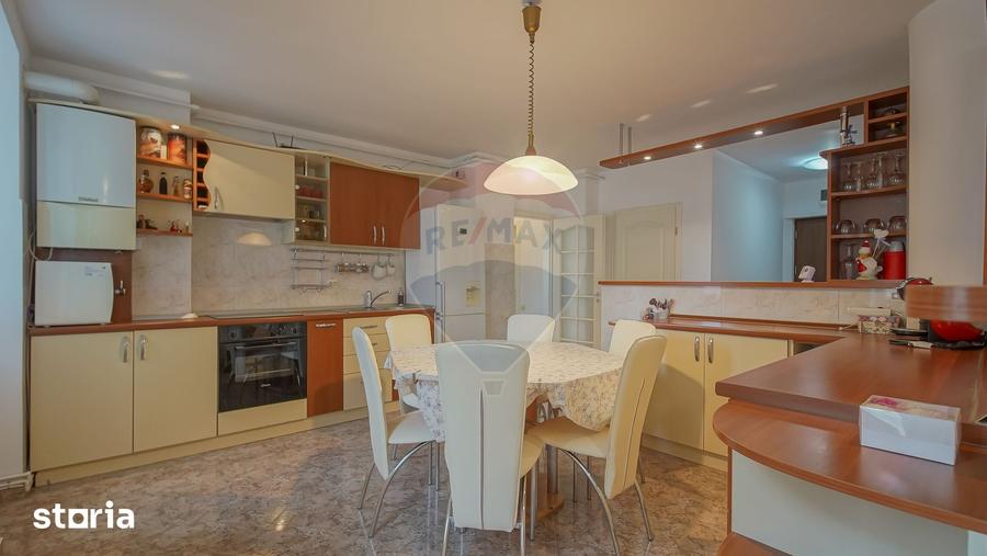 Apartament cu 3 camere decomandat în Bartolomeu