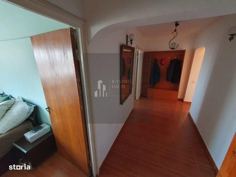 Apartament cu 4 camere decomandat în Costin Georgian