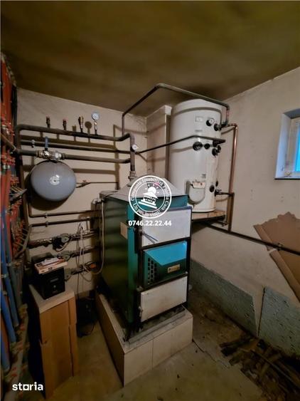 Casă cu 6 camere cu Teren 900 Mp în Aroneanu