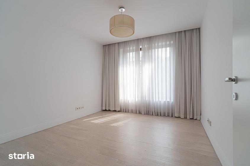 Casă cu 10 camere cu Teren 500 Mp în Central