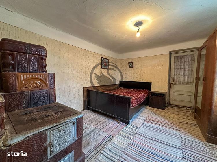 Casă cu 4 camere cu Teren 3808 Mp în Șirna