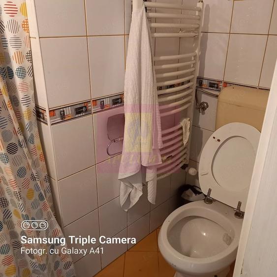 Apartament cu 5 camere semidecomandat în Unirii