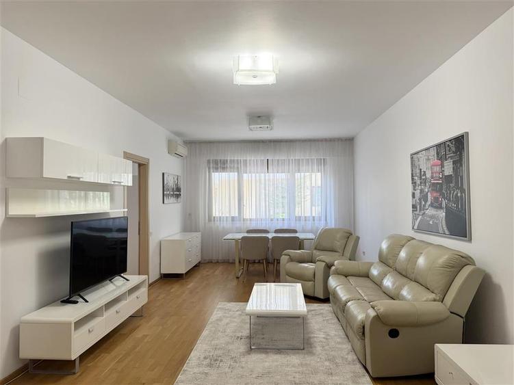 Apartament cu 3 camere decomandat, mobilat în Nordului