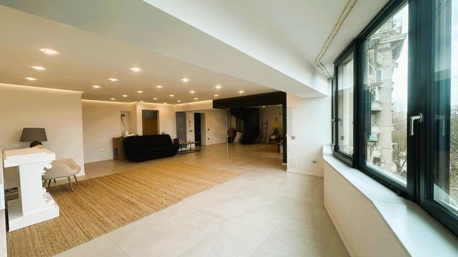 Apartament cu 4 camere decomandat, mobilat în Unirii