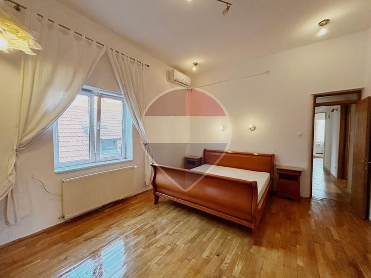 Apartament cu 3 camere semidecomandat, mobilat în Primăverii