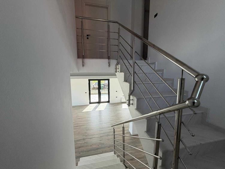 Casă cu 4 camere în Central