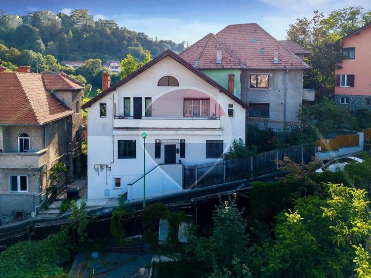 Apartament cu 2 camere semidecomandat în Brașovul Vechi