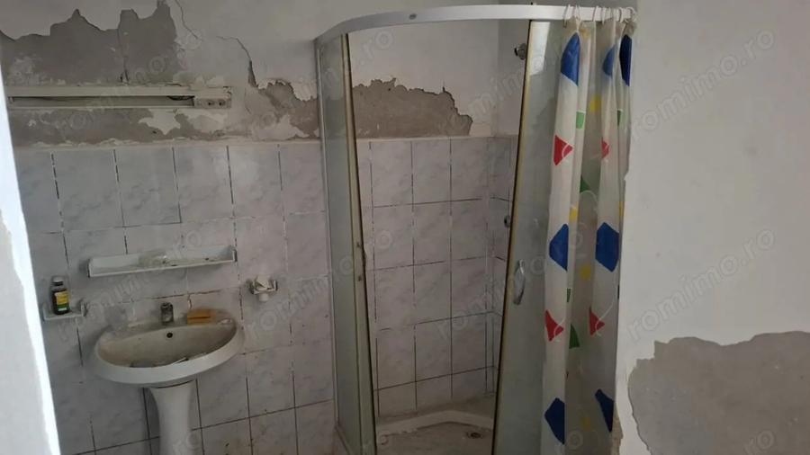 Casă cu 3 camere cu Teren 1472 Mp în Central