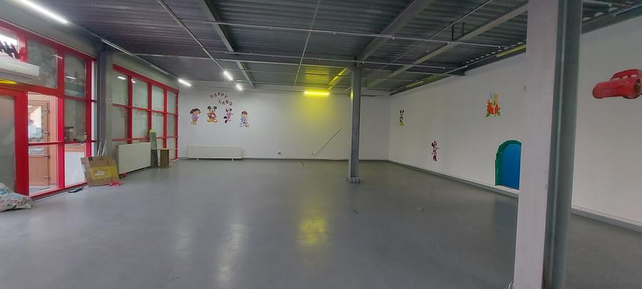 Spațiu comercial, de 360 mp, în Vest