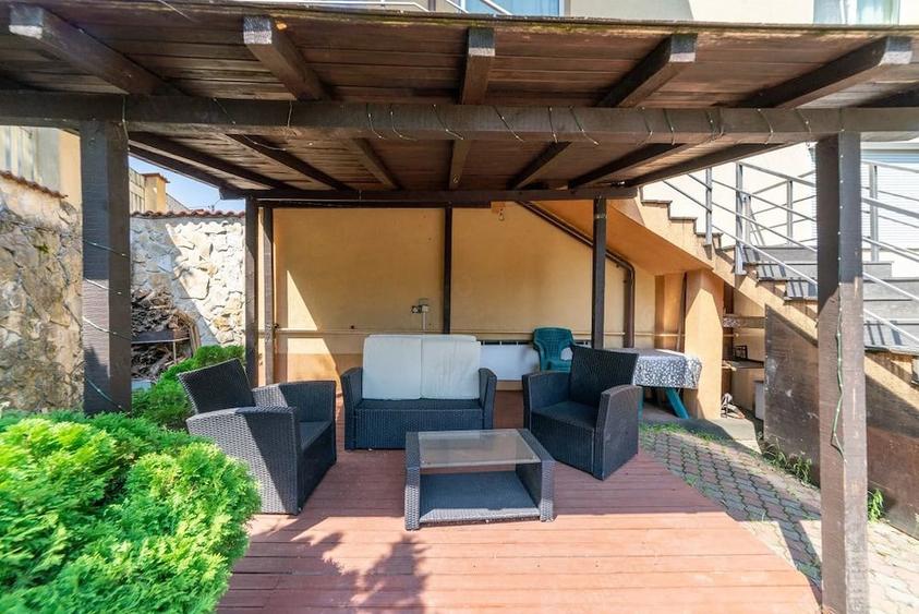 Apartament cu 6 camere decomandat în Găvana