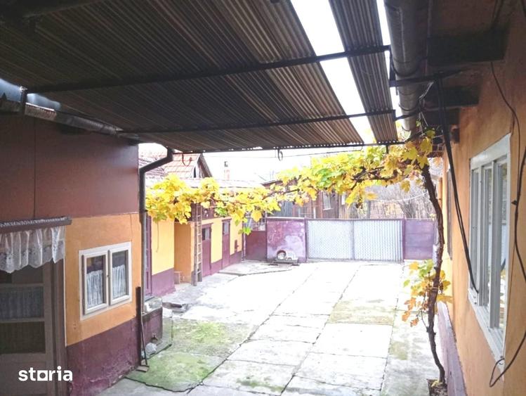 Casă cu 4 camere cu Teren 1200 Mp în Buteni