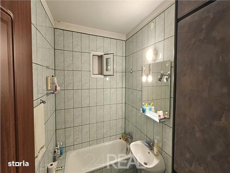 De vanzare - casa si curte mare in zona Metroului Republica - 9