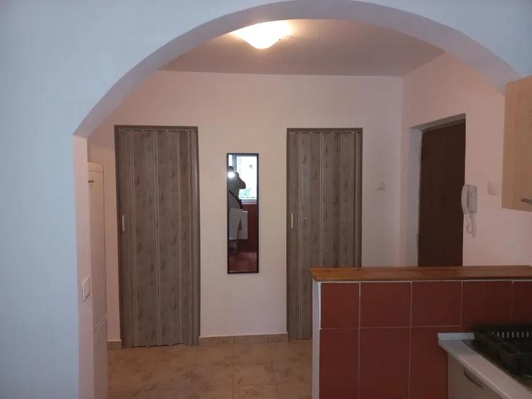 Apartament cu 2 camere semidecomandat, mobilat în Berceni