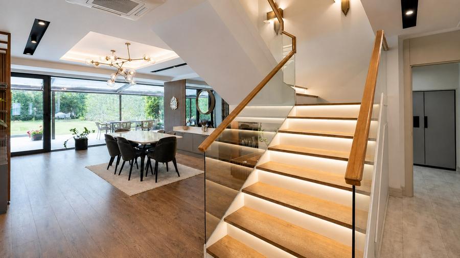 Casă individuală cu 9 camere cu Teren 1300 Mp în Pipera