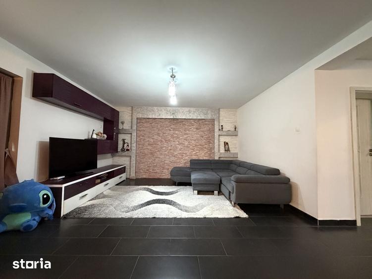 Casă cu 5 camere cu Teren 576 Mp în Sânandrei