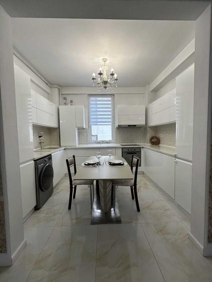 Apartament cu 4 camere semidecomandat în Central