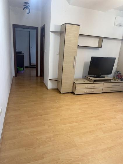 Apartament cu 2 camere semidecomandat în Girocului