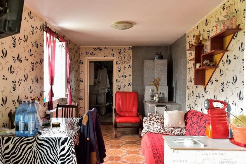 Casă cu 2 camere cu Teren 2453 Mp în Poienari