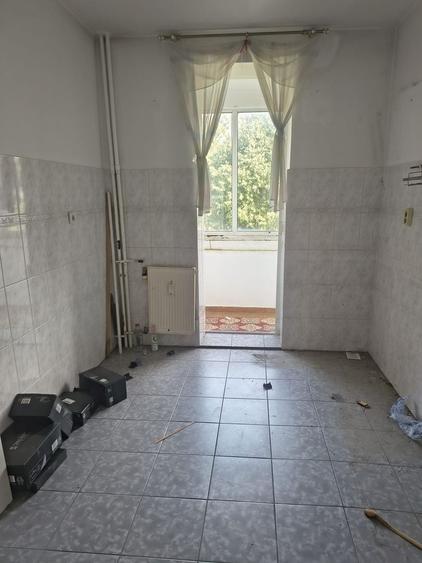 Apartament cu 3 camere semidecomandat în Tomis I