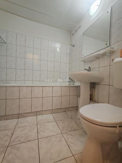 Apartament cu 3 camere decomandat în Rahova